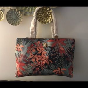 🌼NWT !! Tory Burch Kerrington Calathea Tote !!